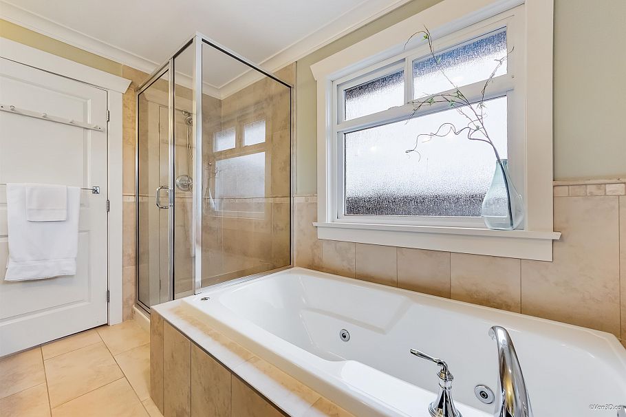 2457 E 3rd Avenue Vancouver, BC - 21