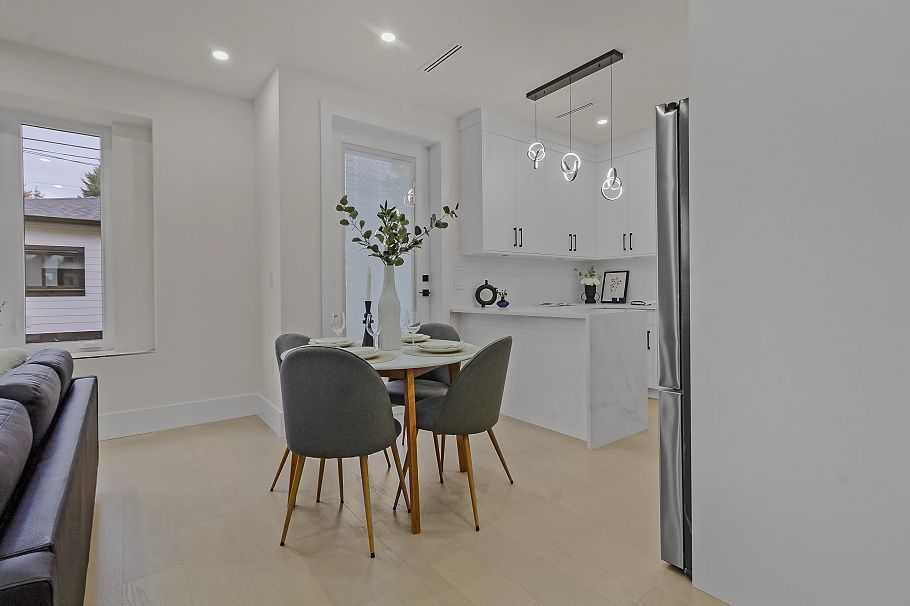 583 E 60th Avenue Vancouver, BC - 3