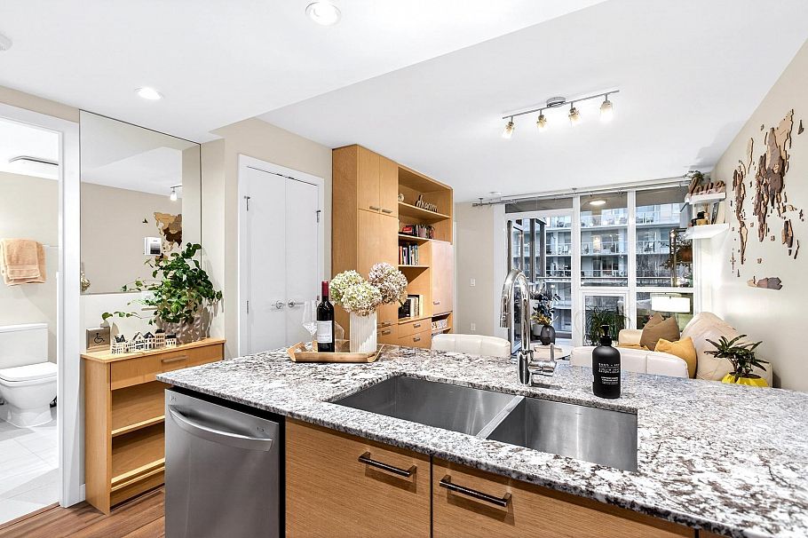 413 135 E 17 Street North Vancouver, BC - 8