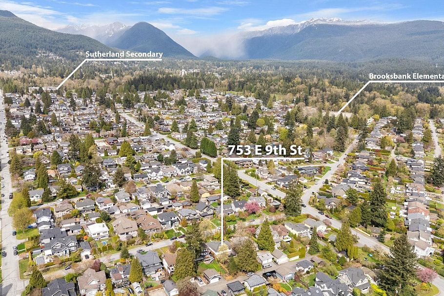 753 E 9th Street North Vancouver, BC - 36