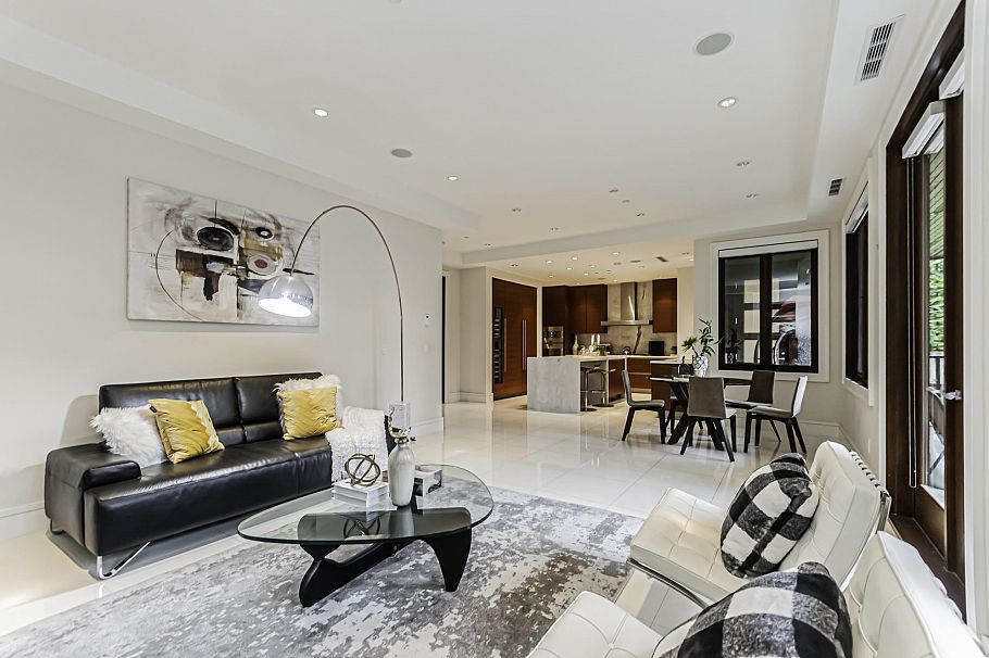 3875 W 36th Avenue Vancouver, BC - 9