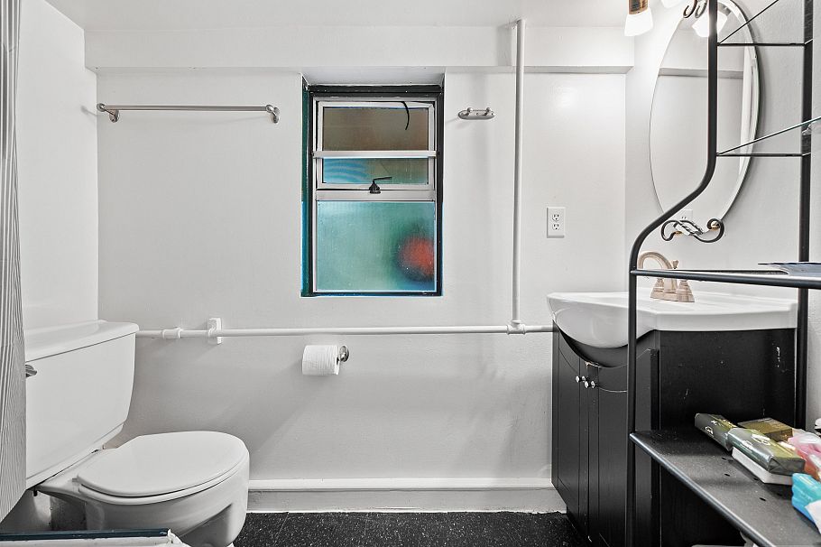 1829 1831 W 2nd Avenue Vancouver, BC - 38