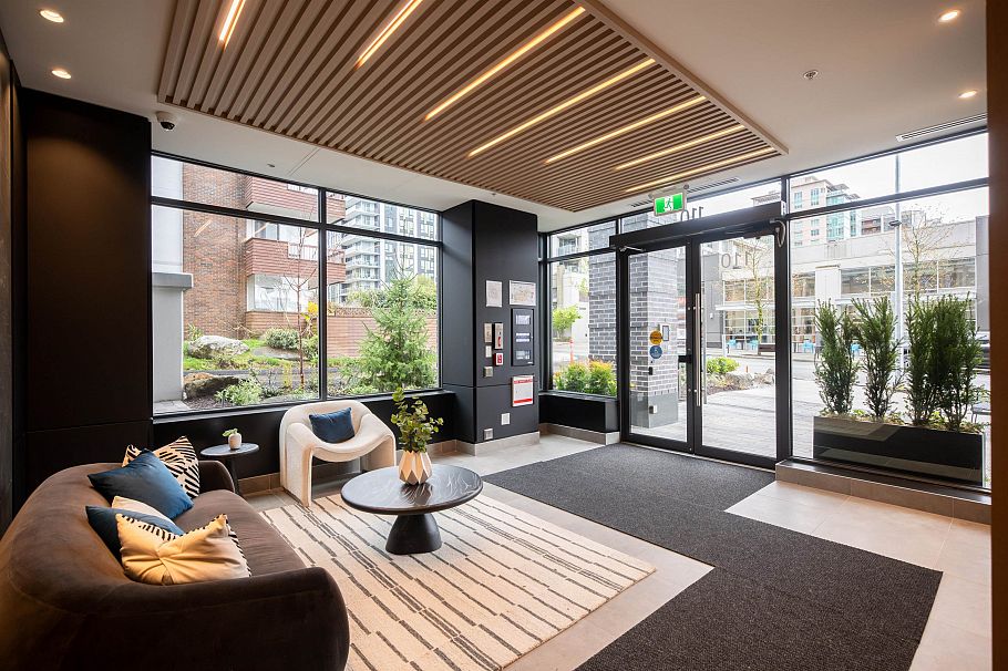 414 110 E 17th Street North Vancouver, BC - 3