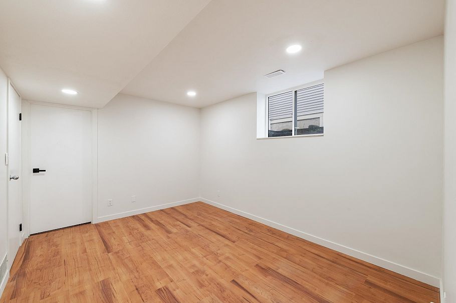 2111 Philip Avenue North Vancouver, BC - 31