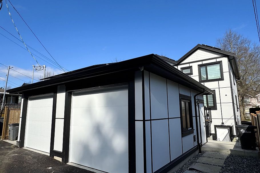 2828 Cheyenne Avenue Vancouver, BC - 2