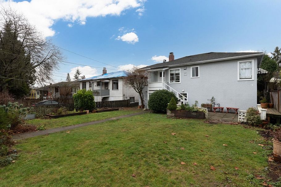 21 E 41st Avenue Vancouver, BC - 6