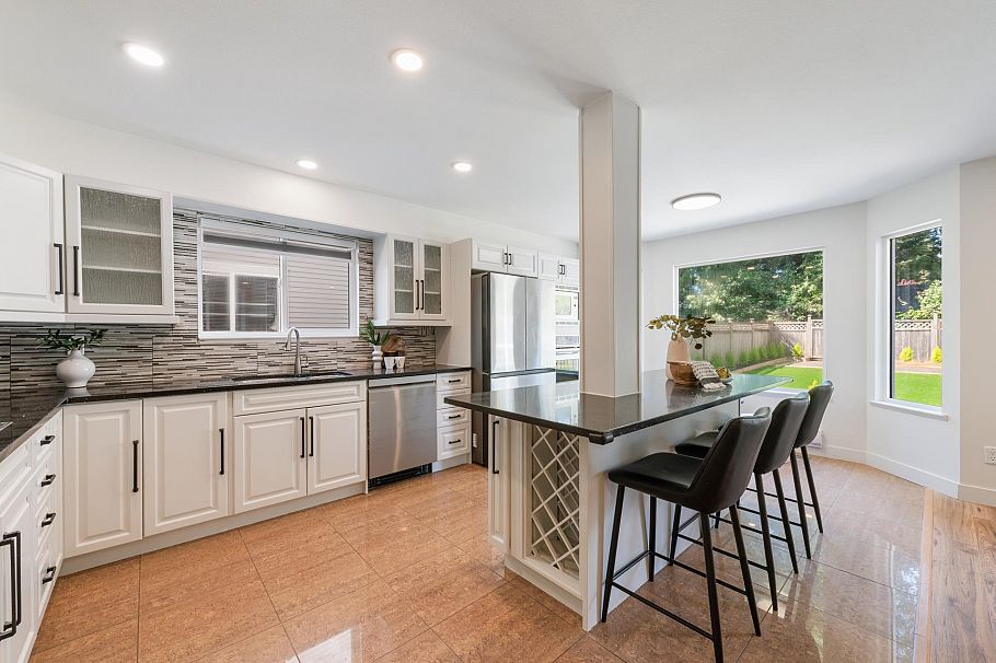 2111 Philip Avenue North Vancouver, BC - 11