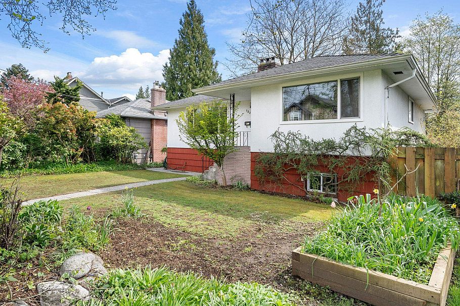 753 E 9th Street North Vancouver, BC - 4