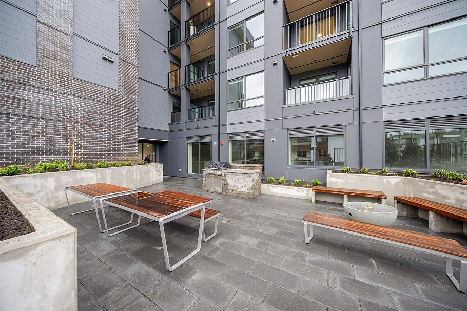 414 110 E 17th Street North Vancouver, BC - 23