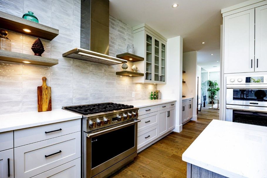 1028 Calverhall Street North Vancouver, BC - 23