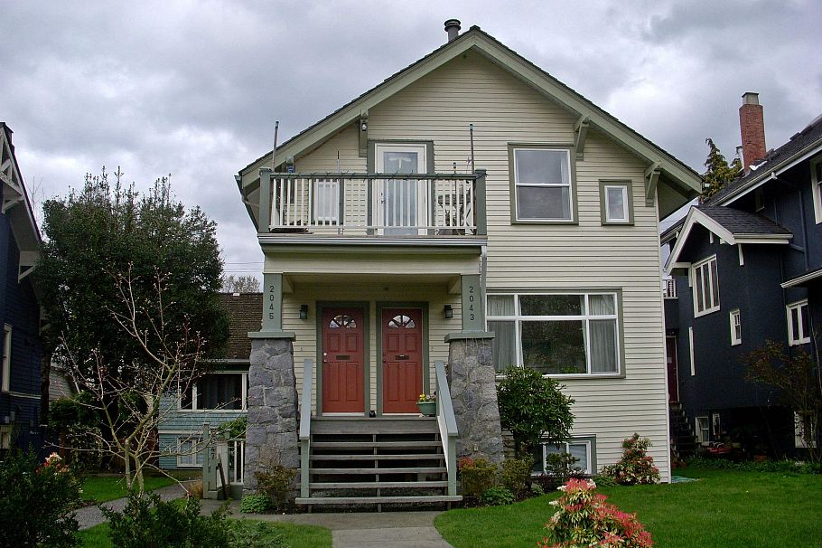 2047 W 14th Avenue Vancouver, BC - 2