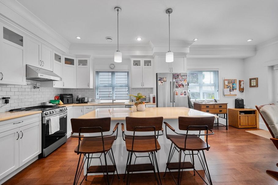 3288 W 32nd Avenue Vancouver, BC - 2