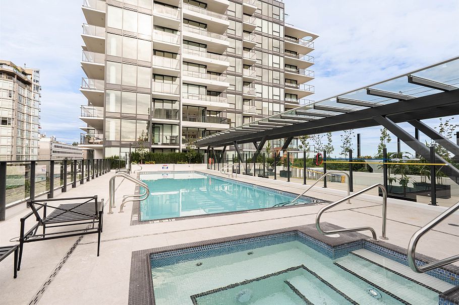 410 135 E 13th Street North Vancouver, BC - 32