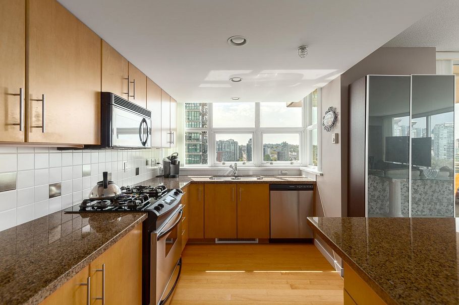1305 120 Milross Avenue Vancouver, BC - 12