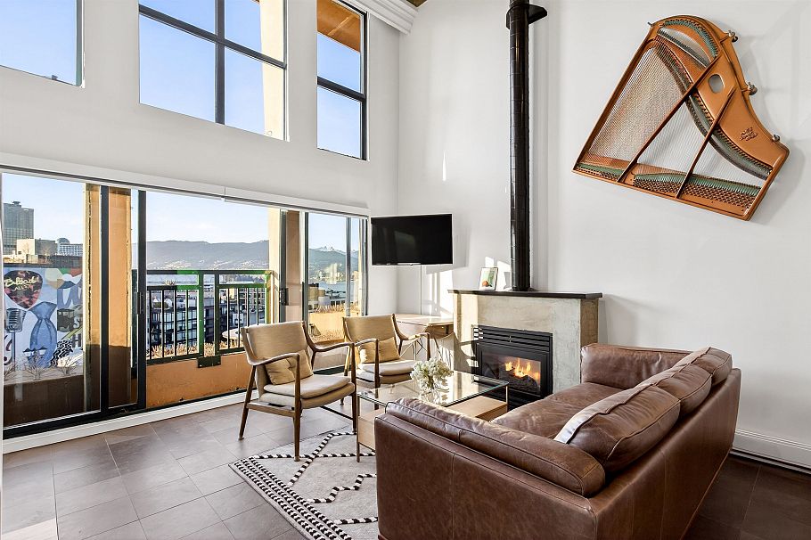 805 22 E Cordova Street Vancouver, BC - 2