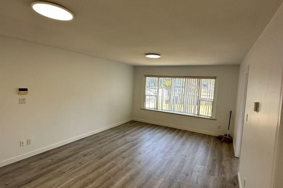 939 E 26th Avenue Vancouver, BC - 2