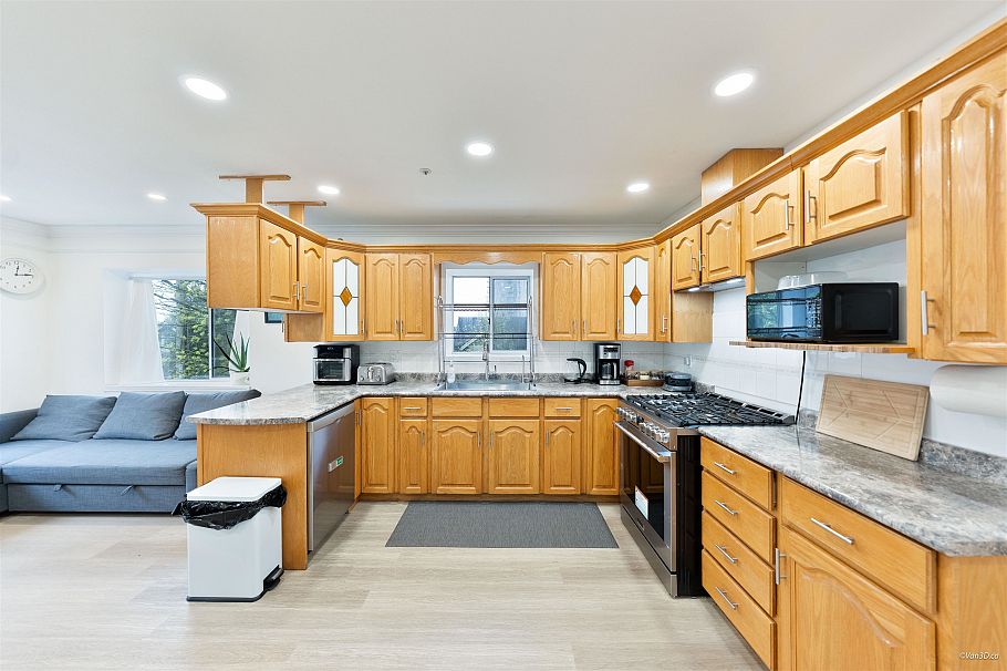 707 E 63rd Avenue Vancouver, BC - 18