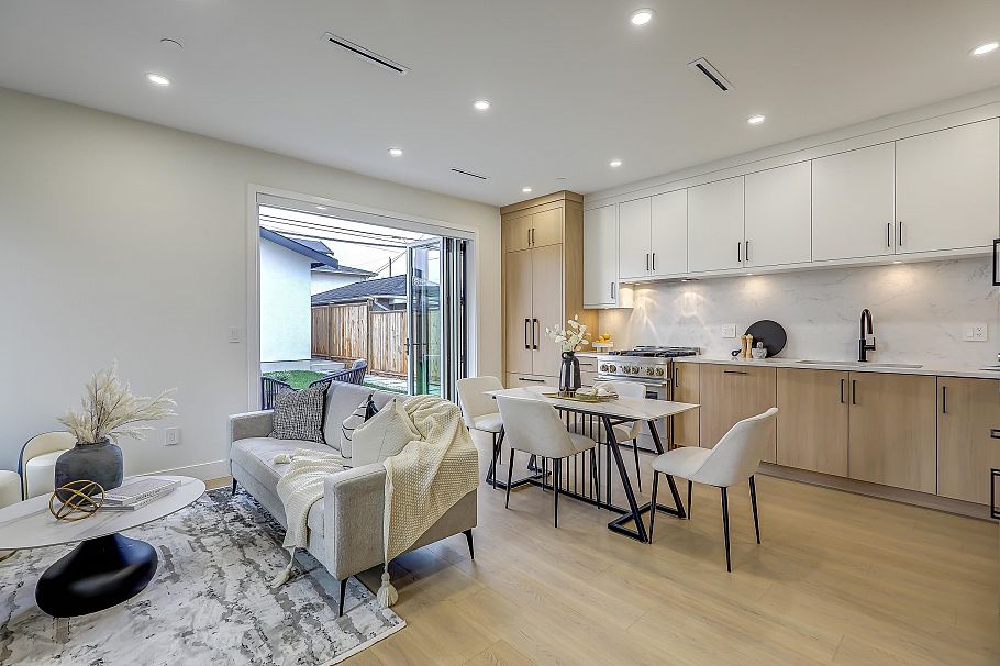 1 3695 E 26 Avenue Vancouver, BC - 1