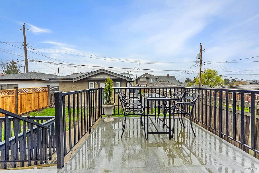 2457 E 3rd Avenue Vancouver, BC - 27