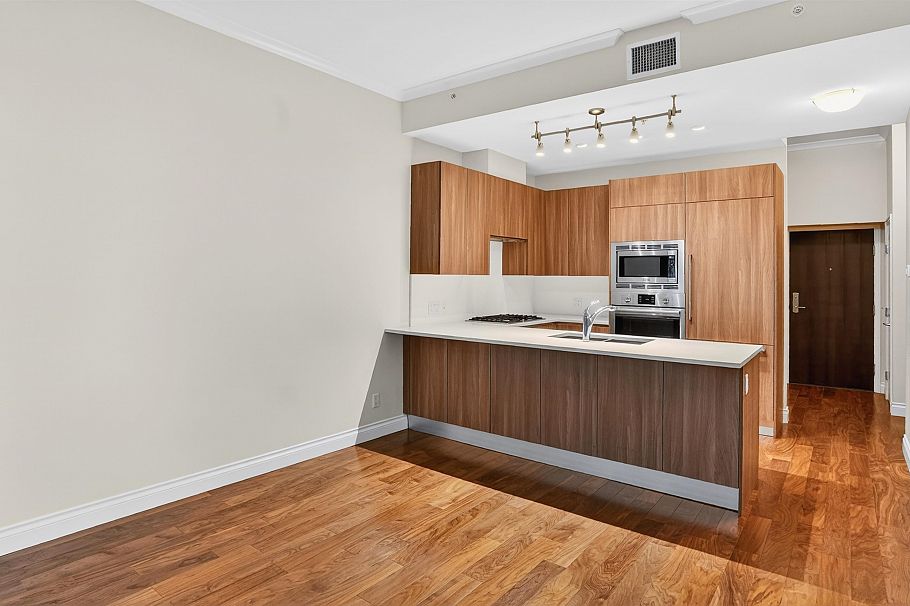 110 175 Victory Ship Way North Vancouver, BC - 3