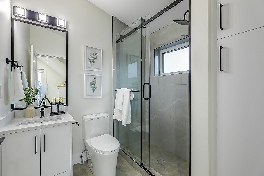 1 3695 E 26 Avenue Vancouver, BC - 29