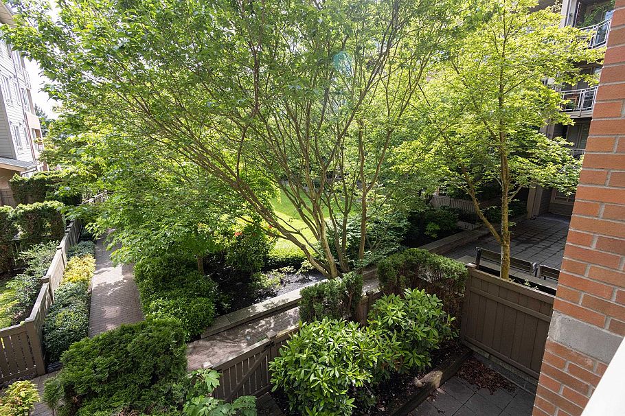 227 119 W 22nd Street North Vancouver, BC - 11