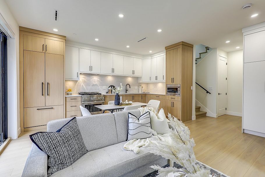 1 3695 E 26 Avenue Vancouver, BC - 10