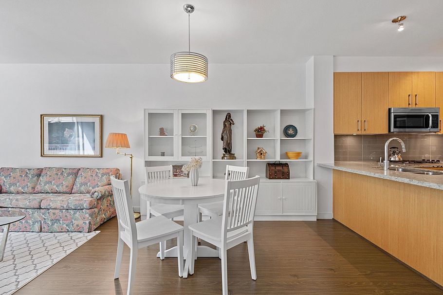 227 119 W 22nd Street North Vancouver, BC - 2