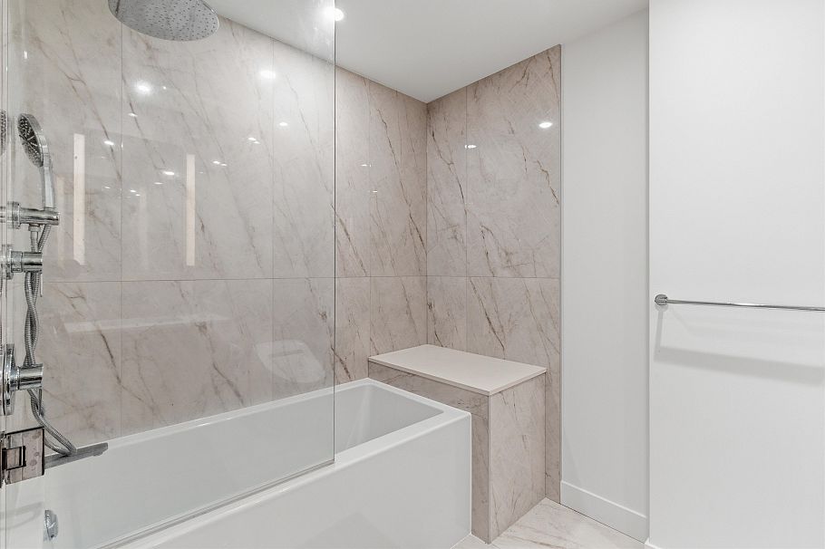 410 135 E 13th Street North Vancouver, BC - 12