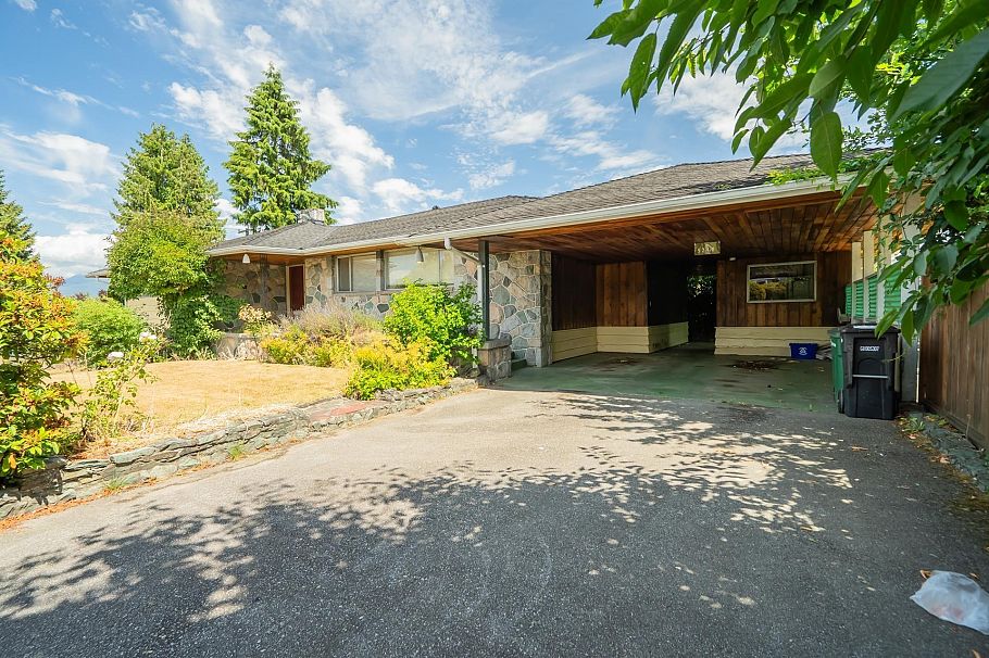 5240 Halley Avenue Burnaby, BC - 2