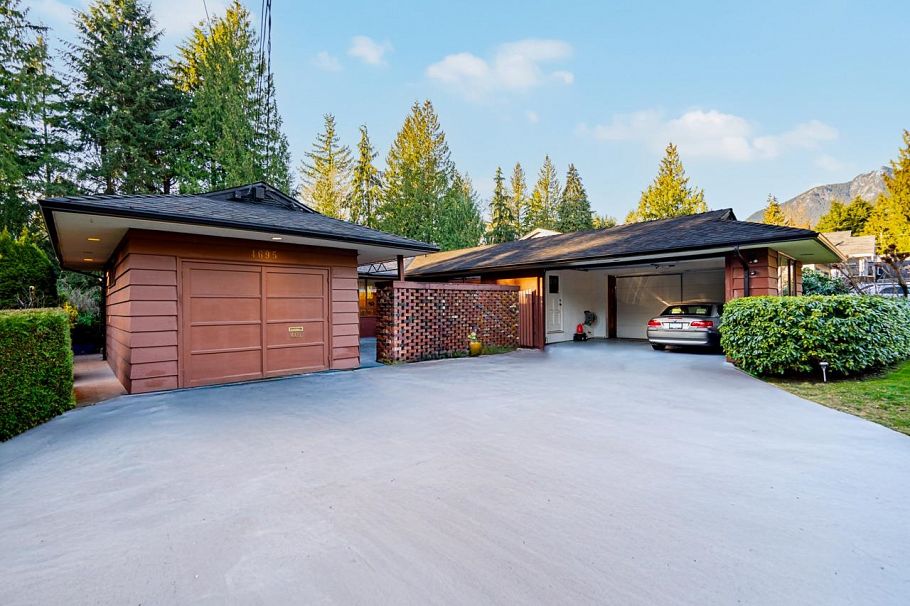 4695 Mapleridge Drive North Vancouver, BC - 30