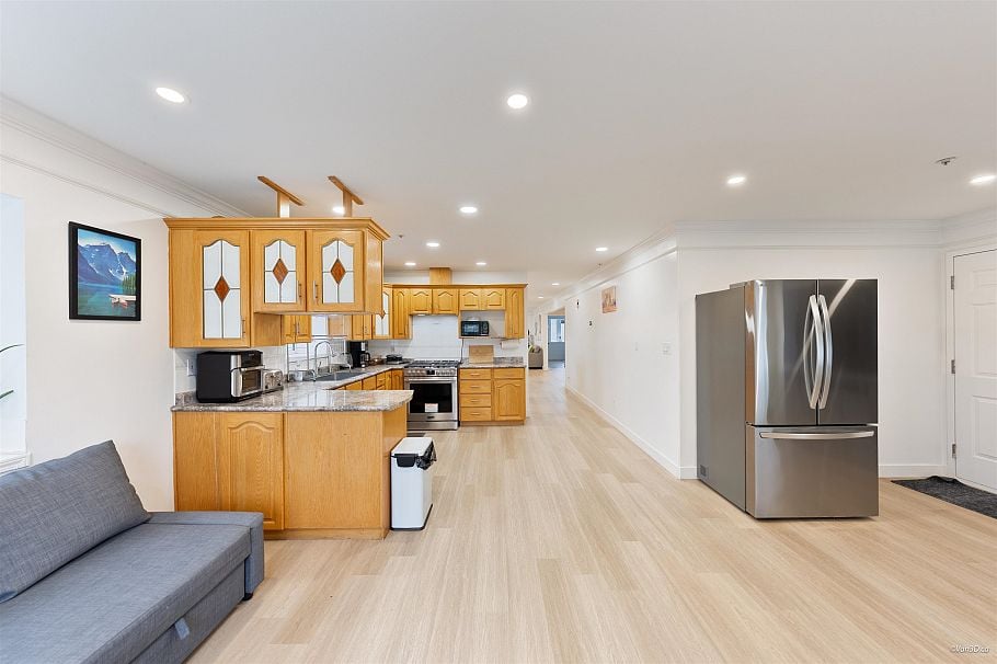 707 E 63rd Avenue Vancouver, BC - 26