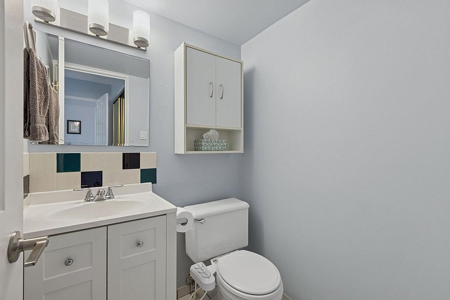 214 555 W 28th Street North Vancouver, BC - 20