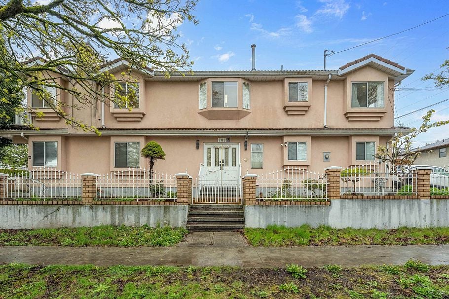707 E 63rd Avenue Vancouver, BC - 1