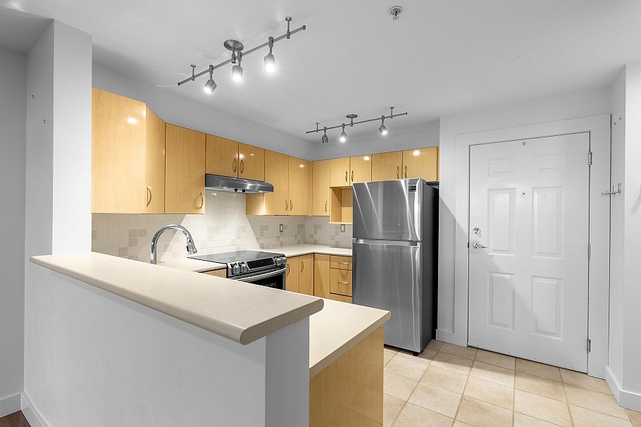 203 305 Lonsdale Avenue North Vancouver, BC - 7