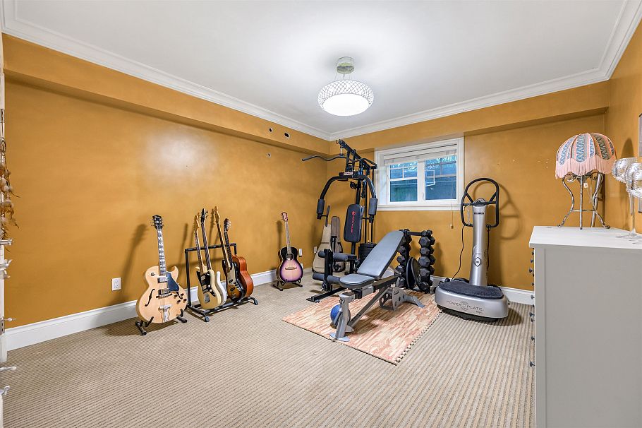 6261 Adera Street Vancouver, BC - 25