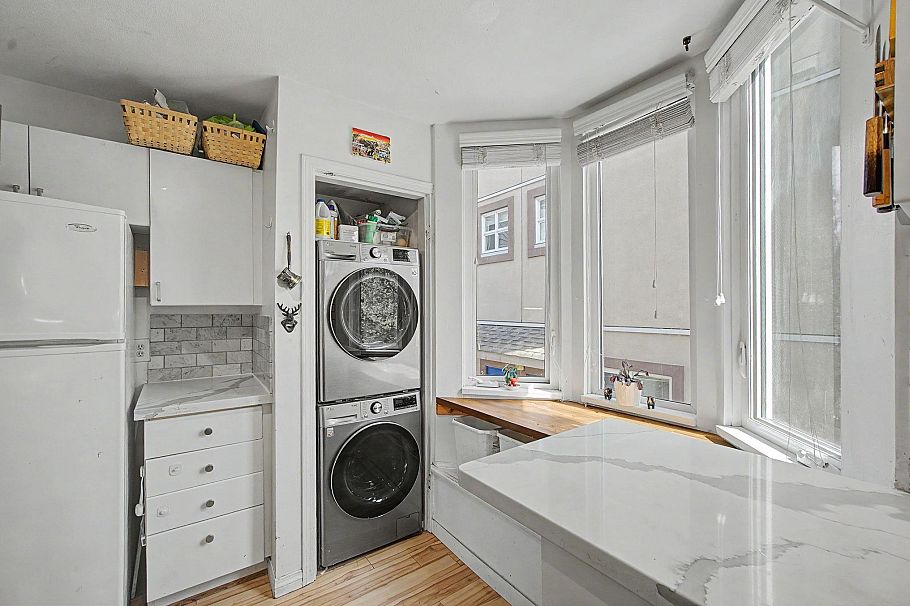 130 Lakewood Drive Vancouver, BC - 14