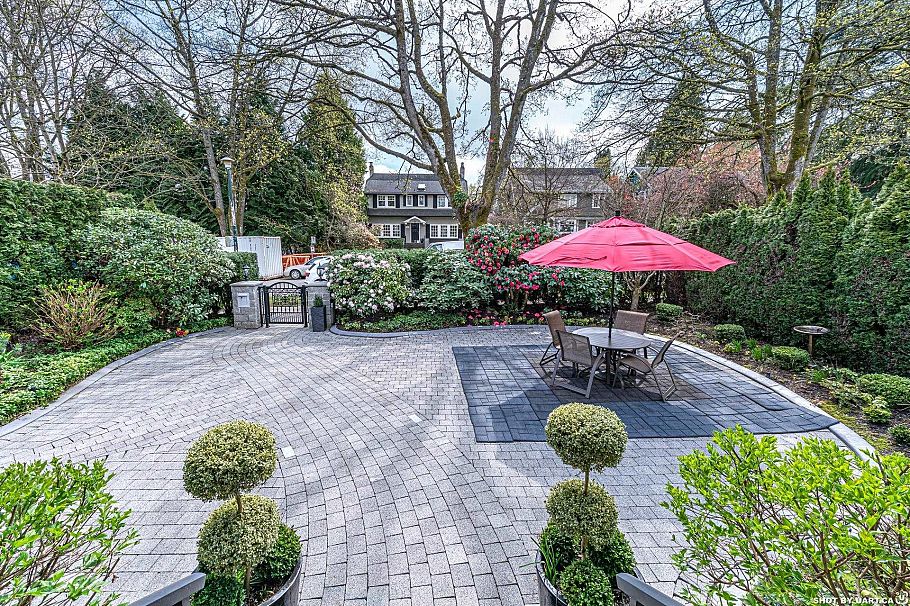 1255 W 26th Avenue Vancouver, BC - 2