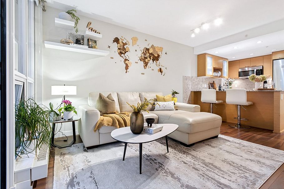 413 135 E 17 Street North Vancouver, BC - 1