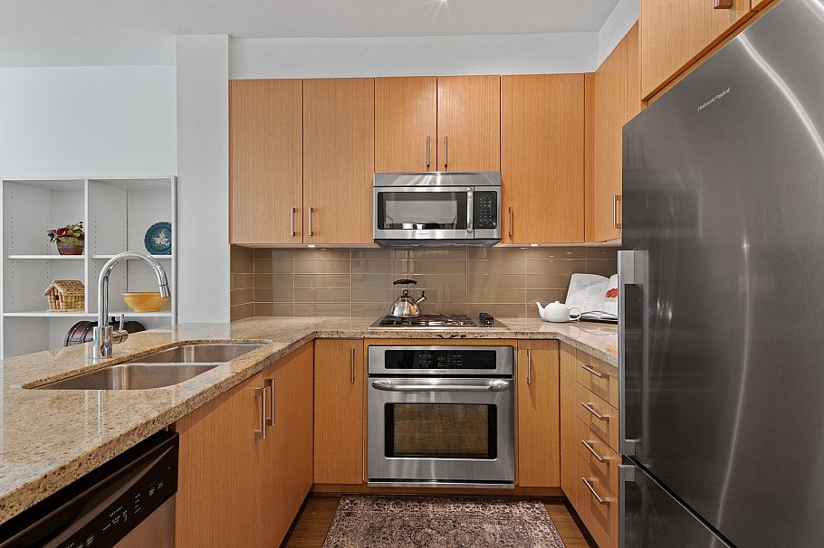 227 119 W 22nd Street North Vancouver, BC - 5