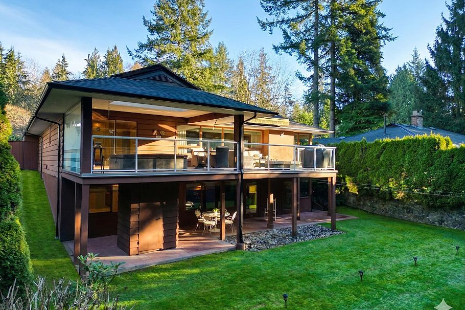 4695 Mapleridge Drive North Vancouver, BC - 1