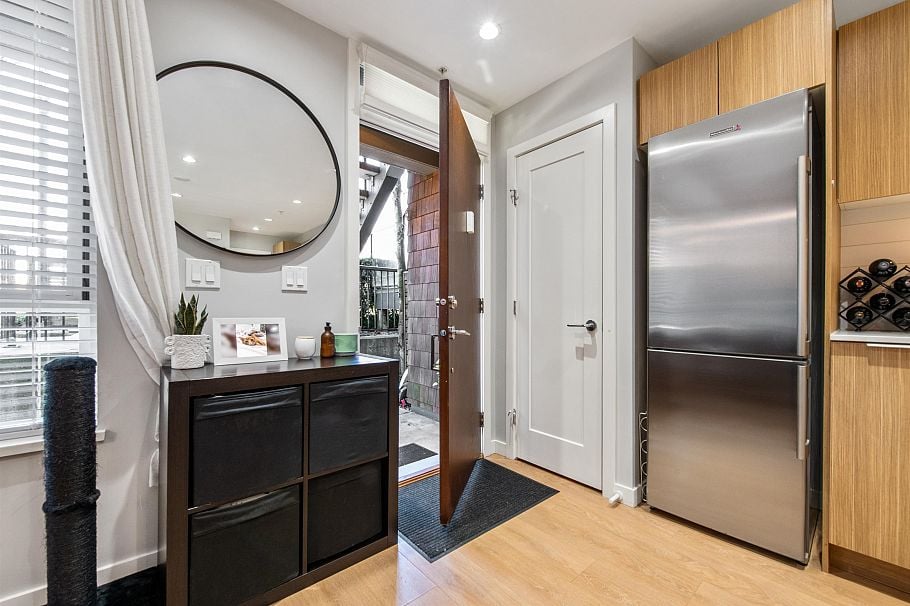 1 3728 Thurston Street Burnaby, BC - 4