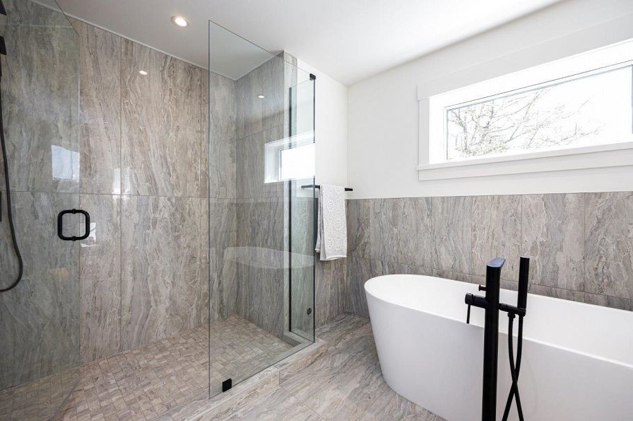 1028 Calverhall Street North Vancouver, BC - 35