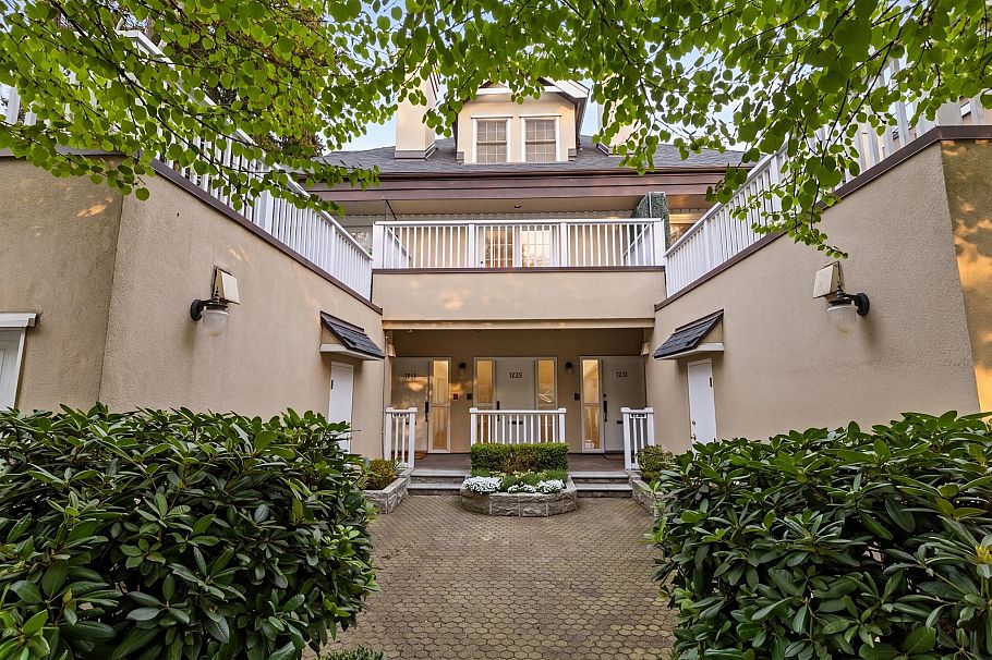 1229 W 8th Avenue Vancouver, BC - 2