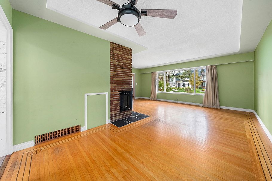 753 E 9th Street North Vancouver, BC - 12