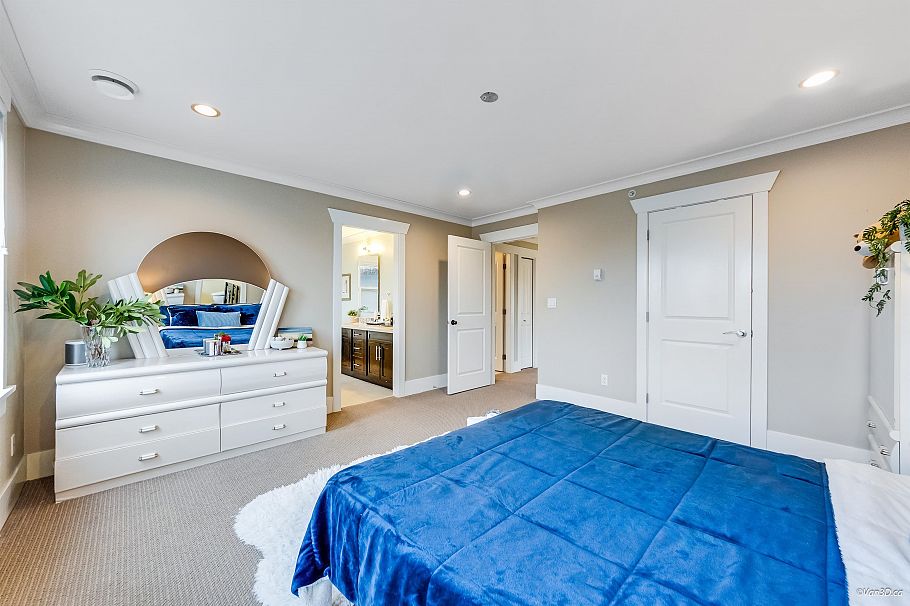 2457 E 3rd Avenue Vancouver, BC - 19