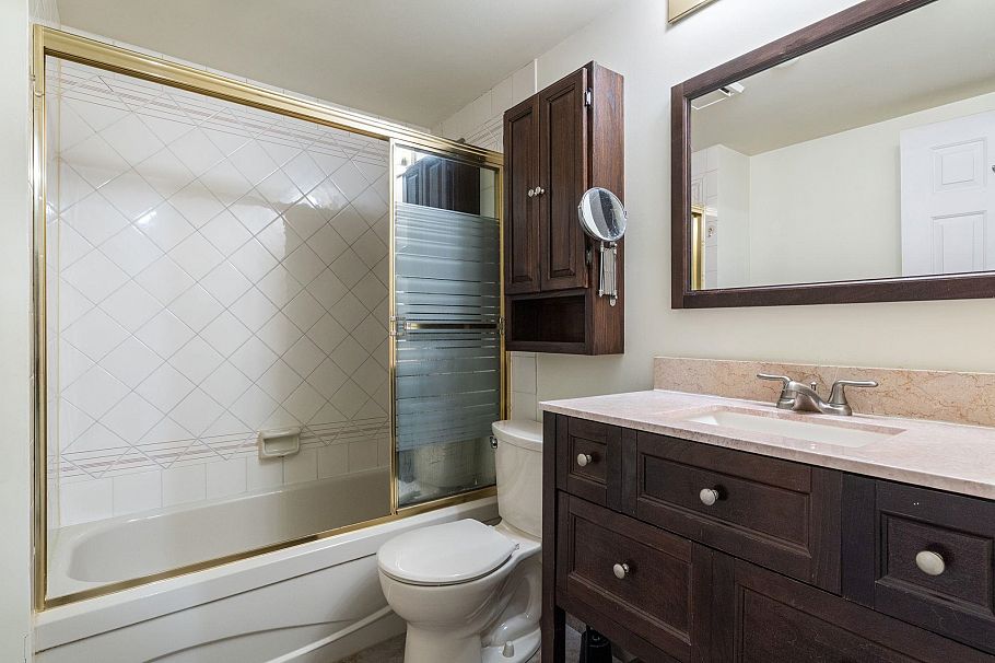 1229 W 8th Avenue Vancouver, BC - 20