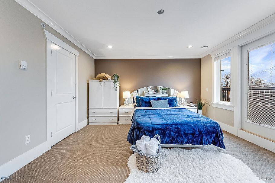 2457 E 3rd Avenue Vancouver, BC - 18