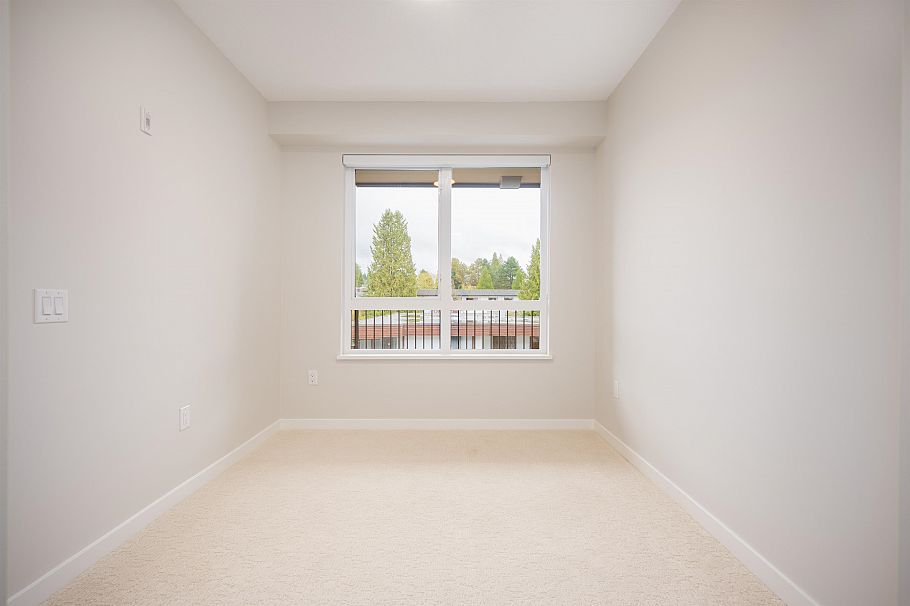 414 110 E 17th Street North Vancouver, BC - 17