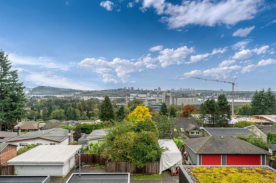 971 Adderley Street North Vancouver, BC - 6